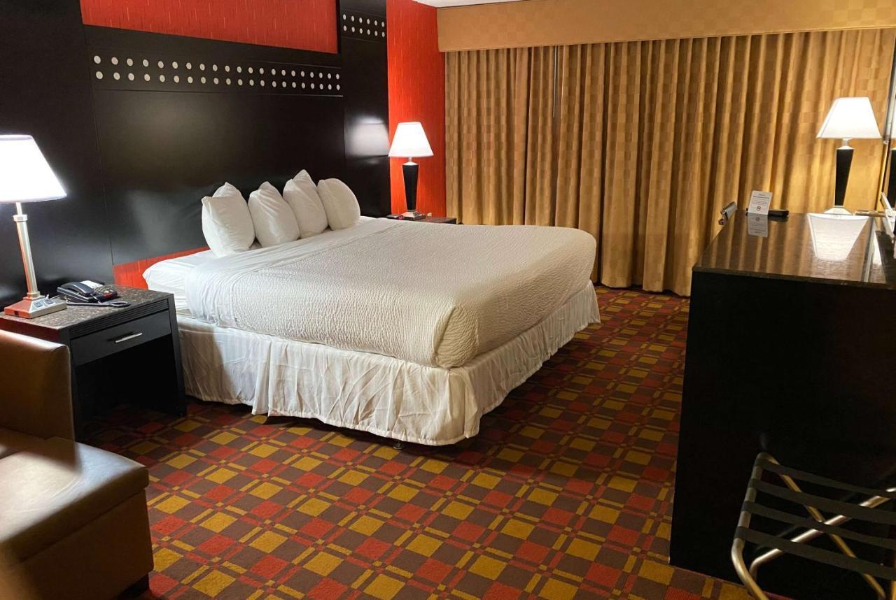 Ramada By Wyndham Rochelle Park Near Paramus Exteriér fotografie
